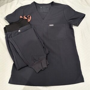 FIGS Women’s Top & Bottom Scrub Set - Charcoal Gray
